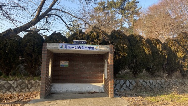 메밀방죽옆 정류장.