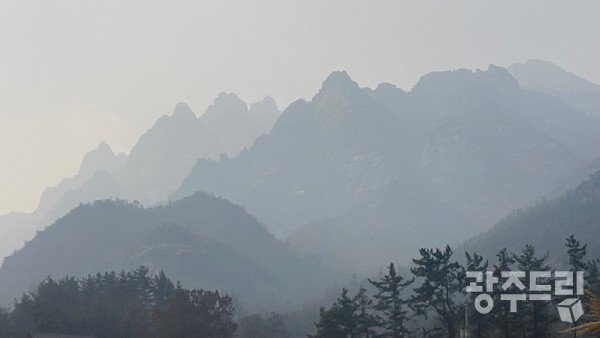 수묵화 같은 월출산.