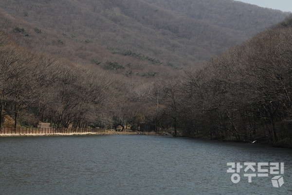 풍찬노숙을 품어주는 불갑산.