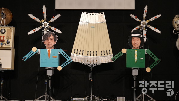 메이와덴키의 ‘메카 트로트’ 작품.