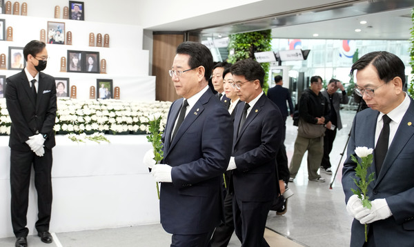 <b>제주항공</b> 여객기 <b>참사</b> 100일 <b>추모식</b> 엄수