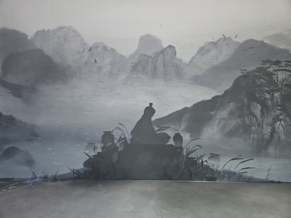 실감영상실에서 상영되고 있는 수묵 애니메이션 1막 혼의 기억 중 일부.