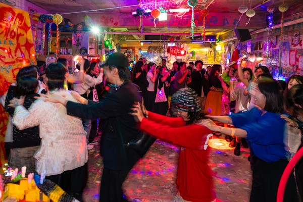 ‘죽지 않고 또 왔네’ 퍼포먼스. ACC 제공.