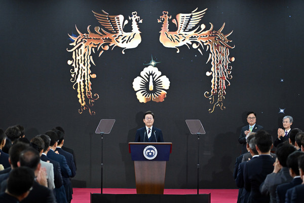 이재명 대통령이 4일 서울 여의도 국회 로텐더홀에서 열린 제21대 대통령 취임 선서식에서 취임사를 하고 있다. 뉴시스