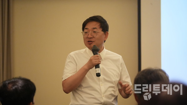 지난 11일 ‘2025 드림CEO아카데미’ 6강 강사로 나선 정철진 진 투자컨설팅 대표가 강연했다.