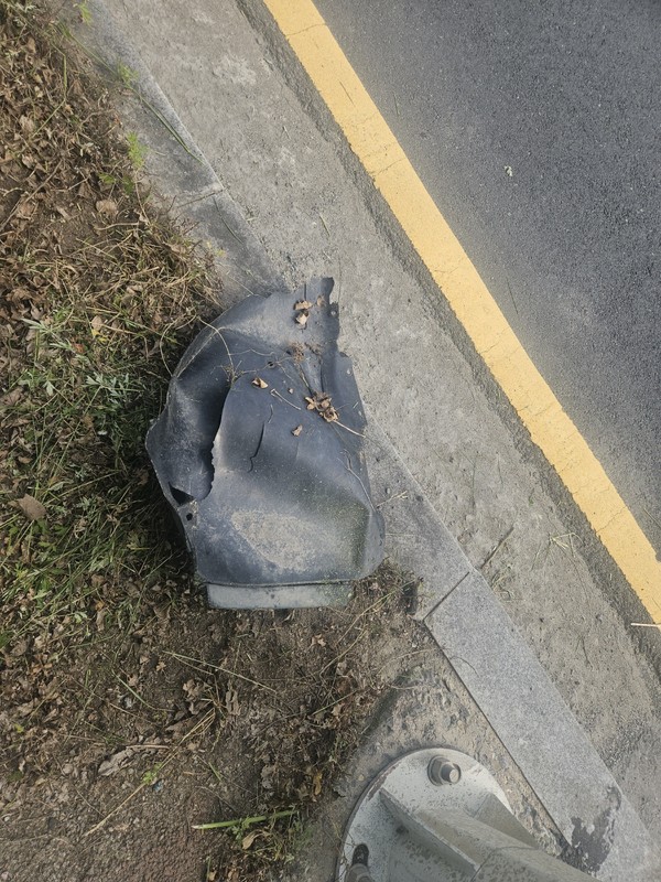 자동차 사고 잔재물