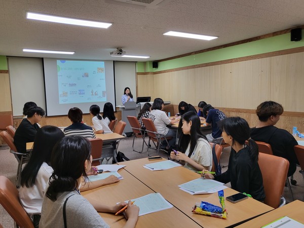 금융교육 중인 강연화 소장.
