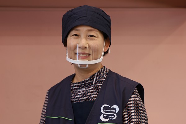               양동 천원국시 1호점과 유덕동10호점을 담당하는 광주서구시니어클럽 신미경 대리