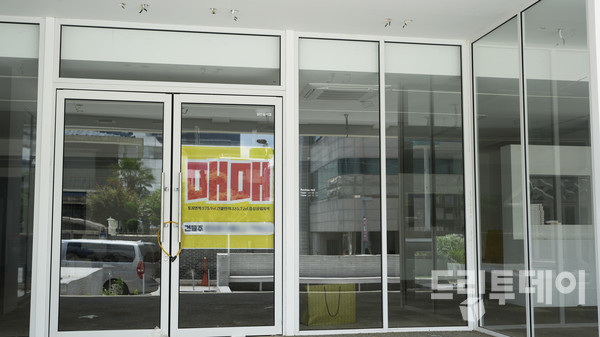 LH 청년임대주택으로 활용하기 위한 신축용 부지에 준공 전 건물이 방치돼 있다.