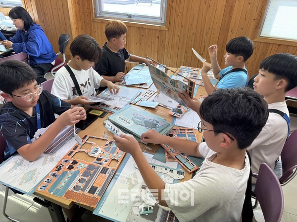 ‘나주배박물관’과 ‘나주학생독립운동기념관’에 다녀온 방과후아카데미 청소년들의 모습.