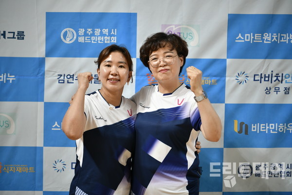 31일 2025 드림투데이배 여성 배드민턴 대회에 참여한 선진주(왼쪽)·정순례 씨.