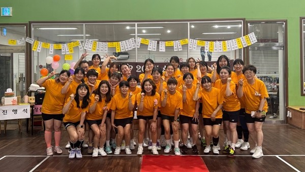 올해로 창립 20주년을 맞은 여성 배드민턴 소모임 