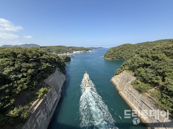 인공으로 뚫은 만제키바시해협.