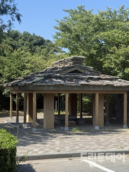 돌널판으로 지붕을 이어 '이시야네'라고 부르는 쓰시마 고유의 건축.