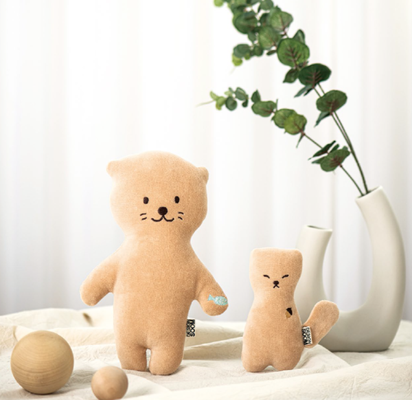 무등산 멸종위기종 수달과 하늘다람쥐를 모티프로 오가닉 소재로 만든 애착인형.