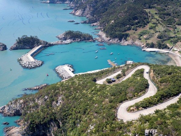 신안 흑산도 해안일주도로(사리항 칠형제바위).  전남도 제공.