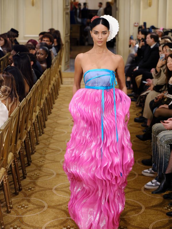 현지 패션쇼 모습