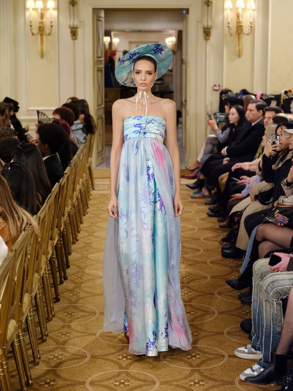 현지 패션쇼 모습.