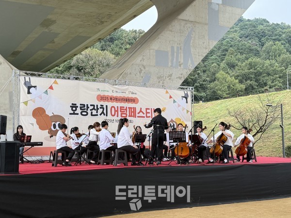 ▲ 무대 참여하고 있는 청소년