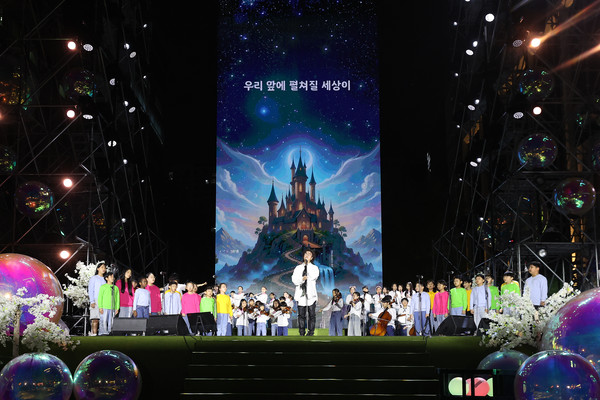 제22회 광주 추억의 충장축제 개막쇼 공연. 동구 제공.