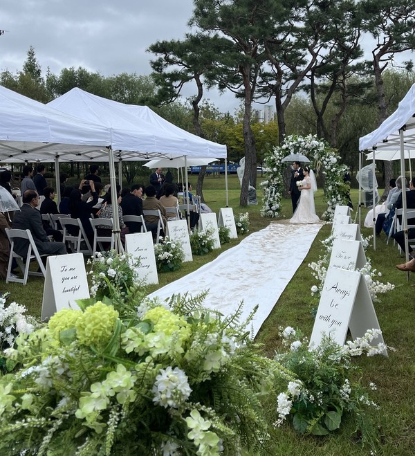 목사내아에서 진행된 공공결혼식 현장. 