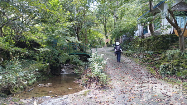 고덕산장 초입.