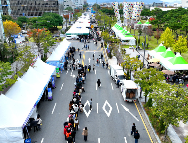 제 32회 광주김치축제가 광주시청 앞에서 열린 모습. 광주시 제공.
