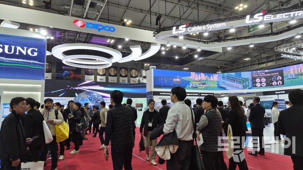 5일 김대중컨벤션센터에서 ‘BIXPO(빅스포) 2025’가 개막해 방문객들로 북적이고 있다.