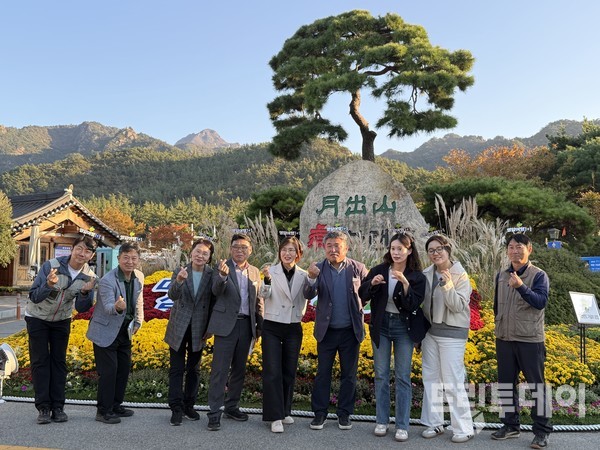 국화축제를 만들어낸 농업기술센터직원들.