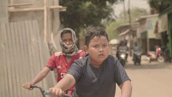 ‘소녀가 되어’.