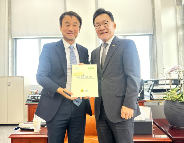 한병도 국회 예결위원장을 면담한 강위원 전남도 경제부지사. 전남도 제공