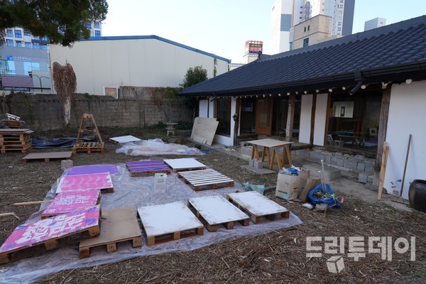 전시장으로 조성 중인 유휴공간.