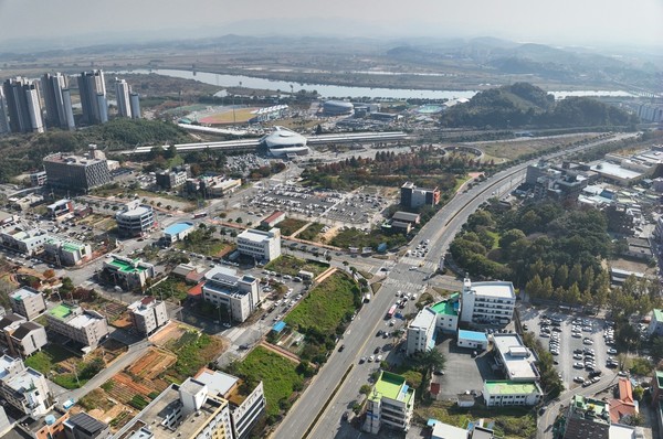 나주시가 KTX 나주역 일대를 서남권 대표 교통·비즈니스 허브로 육성하기 위해 ‘나주역세권 개발 사업’을 본격 추진한다. 나주시 제공