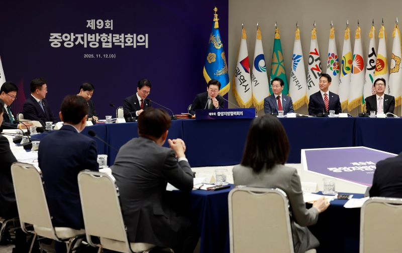 이재명 대통령이 12일 서울 용산 대통령실 청사에서 열린 중앙지방협력회의에서 발언하고 있다. 뉴시스