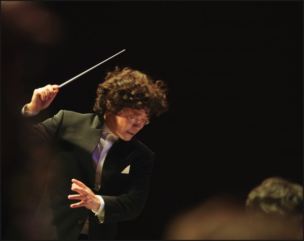 박승희 상임지휘자. 광주시립국악관현악단 제공.