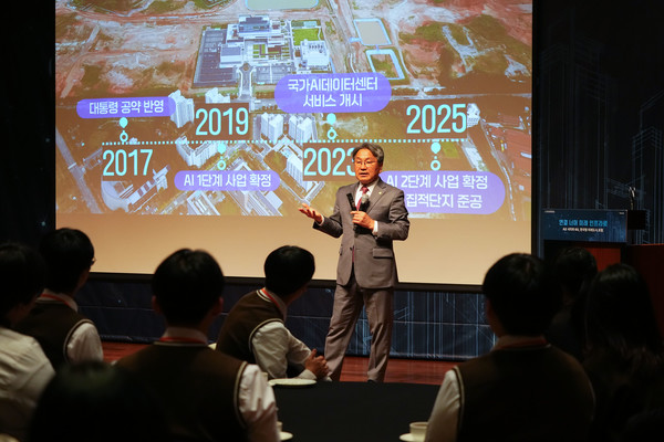 강기정 광주시장이 지난 5일 서울 신라호텔에서 열린 ‘2025 서울미래컨퍼런스’에 참석해 기조연설을 한 모습. 광주시 제공.