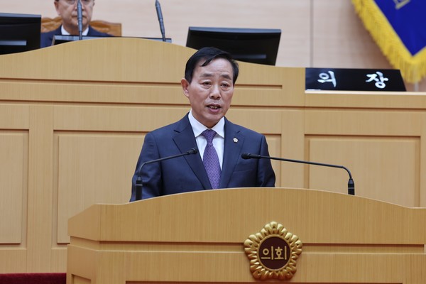 전남도의회 서대현 의원은 17일 열린 제395회 정례회 5분 발언에서 “여수항 D-1 정박지 해상환적이 20년째 중단되면서 지역 항만 경쟁력이 약화하고 있다”며 조속한 정상화를 촉구했다. 전남도의회 제공.