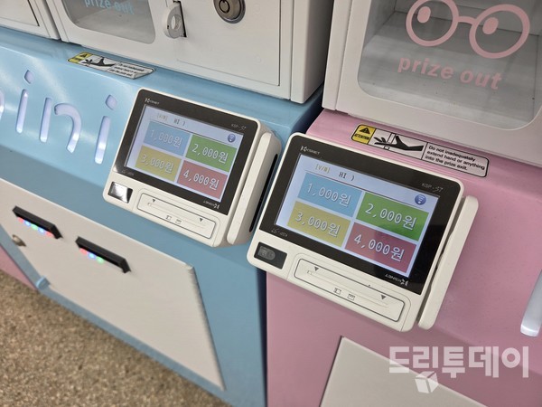 광주 동구 충장로의 한 인형뽑기 매장 내 기계에 카드 결제가 가능하도록 돼 있다.
