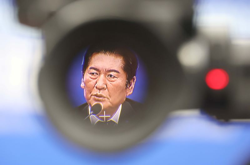 정청래 더불어민주당 대표가 18일 오전 서울 여의도 국회에서 열린 당대표-전국기초·광역 의회의원협의회 간담회에서 발언을 하고 있는 모습이 ENG 카메라 뷰파인더에 보이고 있다. 뉴시스