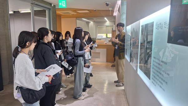 현장체험학습에 참여한 광주지역 학생들. 시교육청은 지난 7월부터 ‘현장체험학습 보조인력 인력풀 시스템’을 도입해 학교 현장을 지원하고 있다.