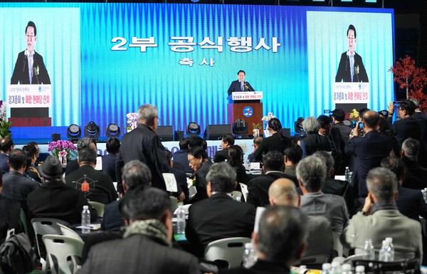 김영록 전남지사가 22일 서울 잠실학생체육관에서 열린 전국호남향우회 총연합회 화합한마당 행사에 참석해 축사를 하고 있다. 전남도 제공