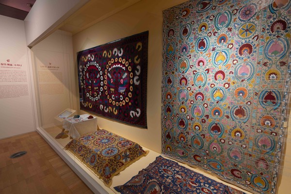 2부 ‘교역이 꽃피는 곳, 바자르’ 전시 전경. ACC 제공.