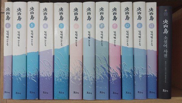 "헌책은 유물이다" 10만 권 수집 마니아 발품의 기록 - 뉴스 썸네일 이미지
